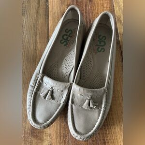 Women's 7.5 N SAS Softie Tassel Kiltie Beige Leather Shoes Loafers Narrow